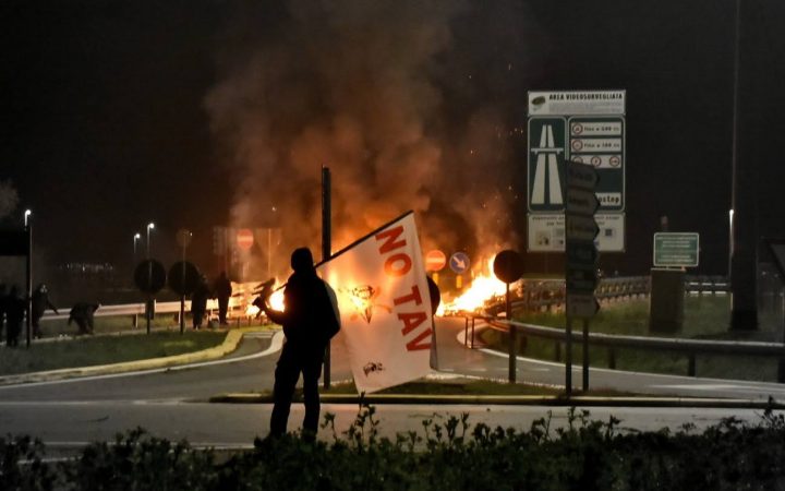 Sgombero del Presidio No Tav di San Giuliano. Appuntamento questa sera ore 18,30 al piazzale dell’Assa a Susa!